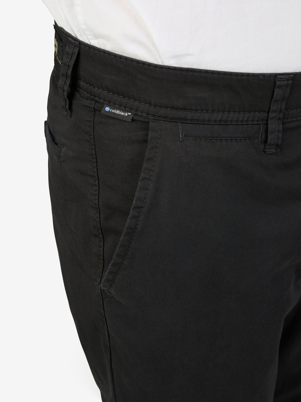 Schwarze GARVEY 5107 Flat Front-Hose aus nachhaltiger Baumwolle mit elastischem Komfortbund, Hemdstopper, Coldblack-Ausrüstung, Regular Fit, schmale Fußweite, leichtem Glanz, hergestellt von Club of Comfort, ideal für Frühjahr/Sommer, stilvoll und bequem.