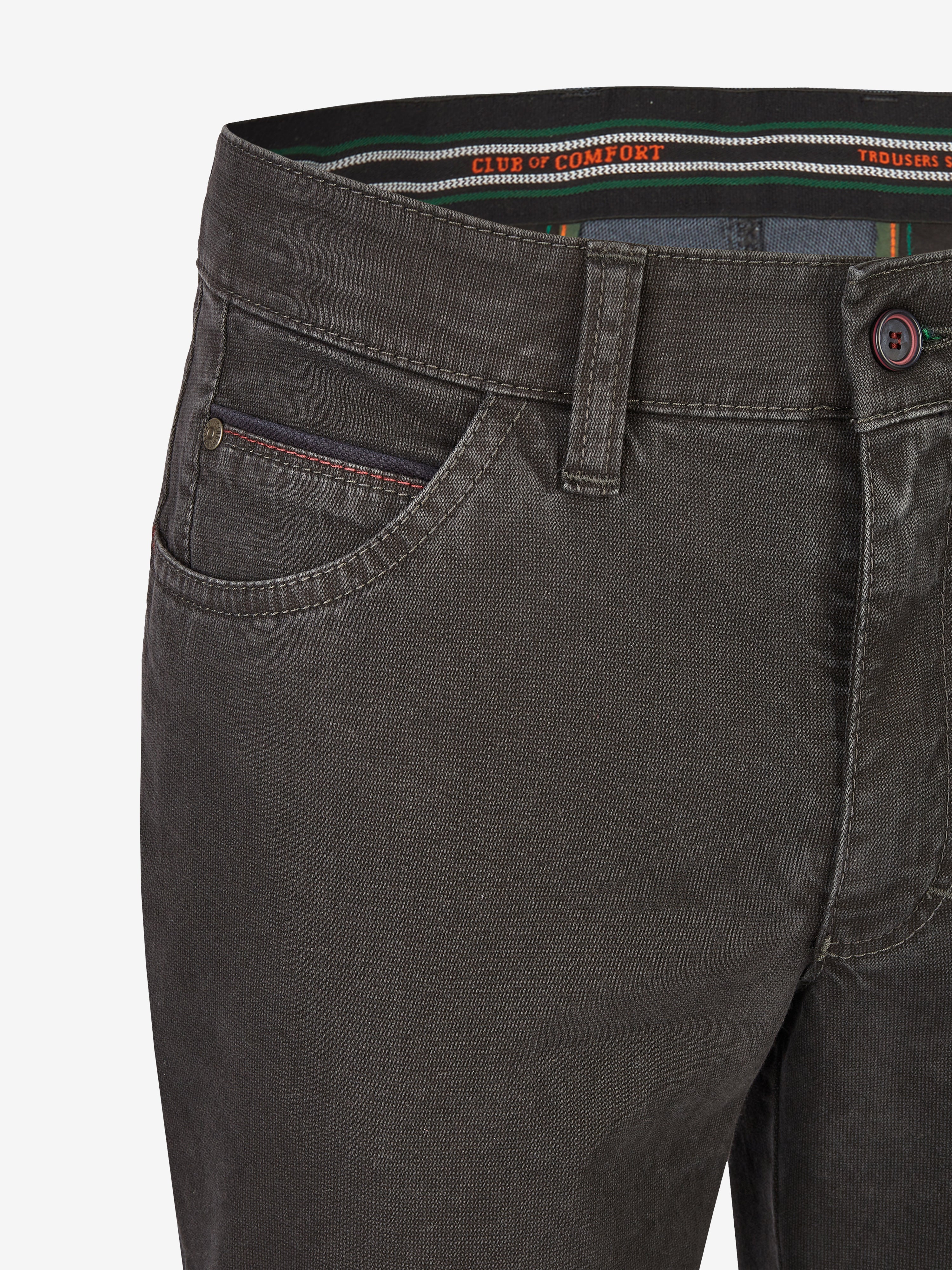 Dunkelgraue MARVIN 7611 Hose von Club of Comfort mit elastischem Comfortbund, Hemdstopper und Münztasche mit Kontrast. Aus hochelastischer Baumwolle mit maskulinem Struktur-Print, normaler Leibhöhe, schmalem Bein, schmaler Fußweite, modifizierte 5-Pocket-Form, geeignet für Herbst/Winter.