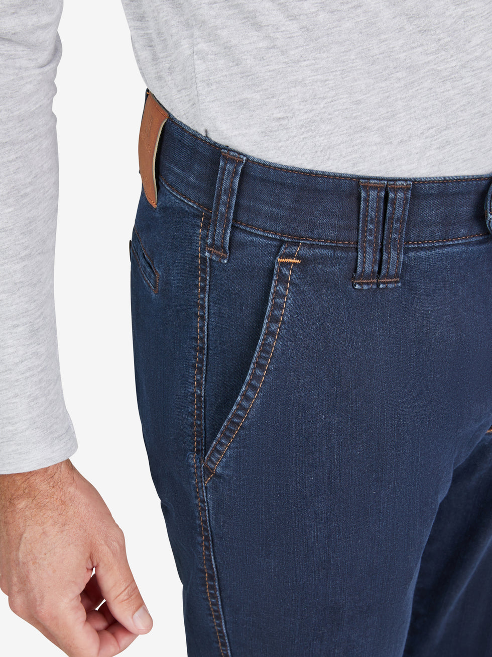 Dunkelblaue GARVEY 7915 Flat Front-Hose mit elastischem Komfortbund, Hemdenstopper, Bundverlängerung mit Knopf und Haken, aus hoch elastischem Super High Stretch-Denim mit Lycra dual-FX®-Technologie, normaler Leibhöhe, schmaler Beinverlauf, regular Fit, gefertig aus Jeans, für Ganzjahres, made in Green by Oeko-Tex.
