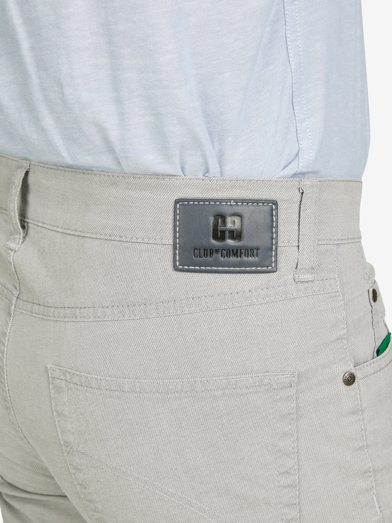 Grau-bunte 5-Pocket-Hose von Club of Comfort mit elastischem Doppelstoffbund, Hemdstopper, Mobile Pocket in der rechten Vordertasche, Stretch-Material aus Baumwolle, normaler Leibhöhe, schlankes Bein und schmaler Fußweite, ideal für Frühling/Sommer.