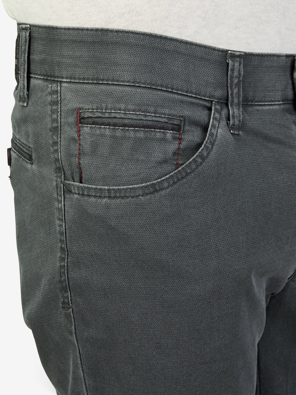 Grau-farbene Jacken-Hose von Club of Comfort, Modell MARVIN 8025, mit elastischem Comfortbund, Swing-Pocket mit Hemdstopper, doppelt paspelierte Münztasche, aus High Stretch Baumwolle mit Thermolite-Wärmeisolierung, normale Leibhöhe, schmales Bein, bequemes Regular Fit, für Herbst/Winter geeignet.