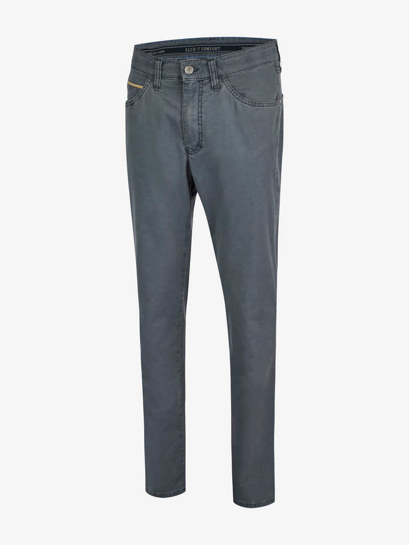 Mittelblaue Herrenhose "HENRY 7323" von Club of Comfort, 6-Pocket, Regular Fit, elastischer Komfortbund, inklusive separater "Mobile Pocket" in der rechten Vordertasche, gefertigt aus leichtem Baumwoll-High Stretch mit Coolmax EcoMade für Klimaregulierung, nachhaltig produziert, geeignet für Frühjahr/Sommer.